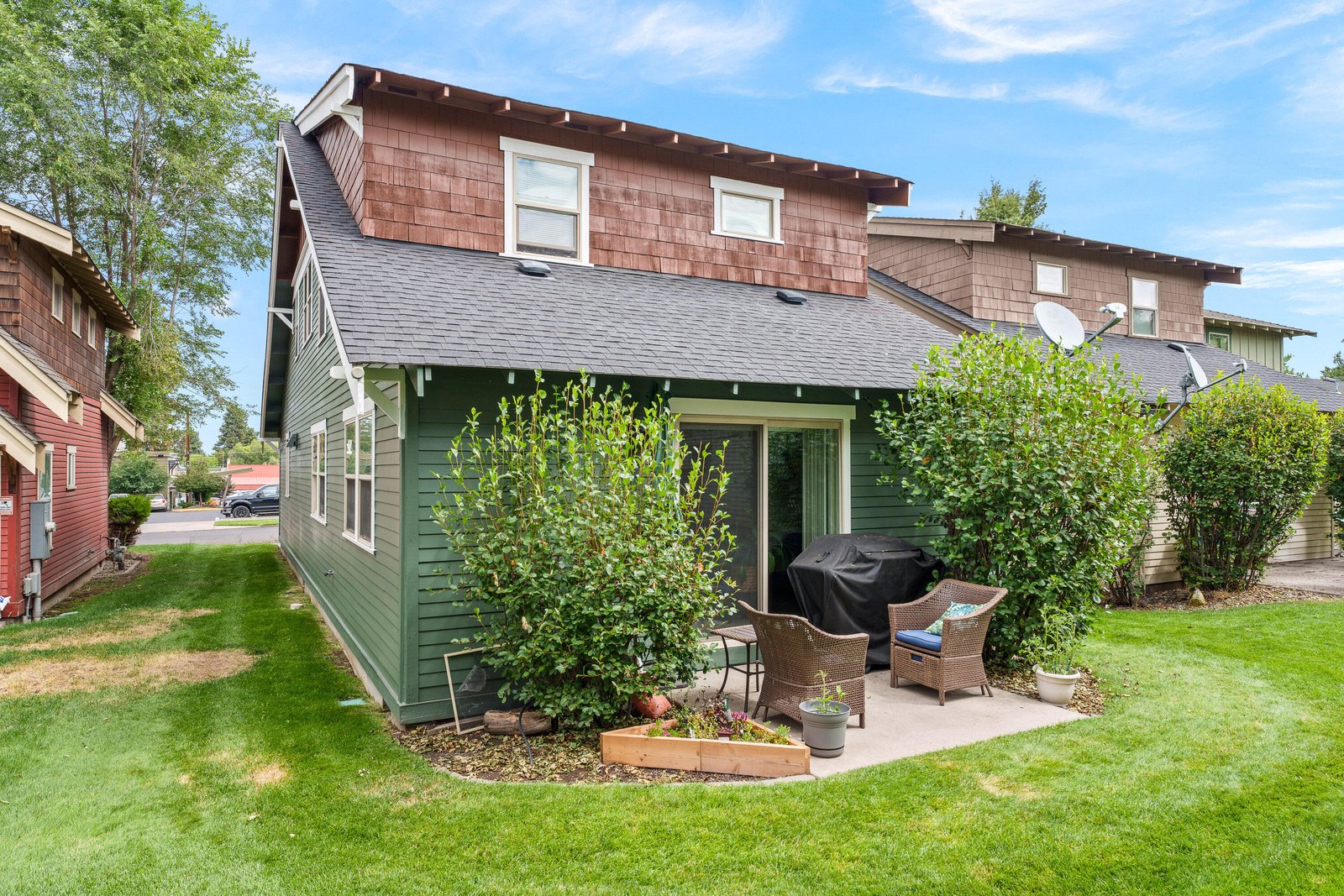 429 NE Irving Avenue photo 4