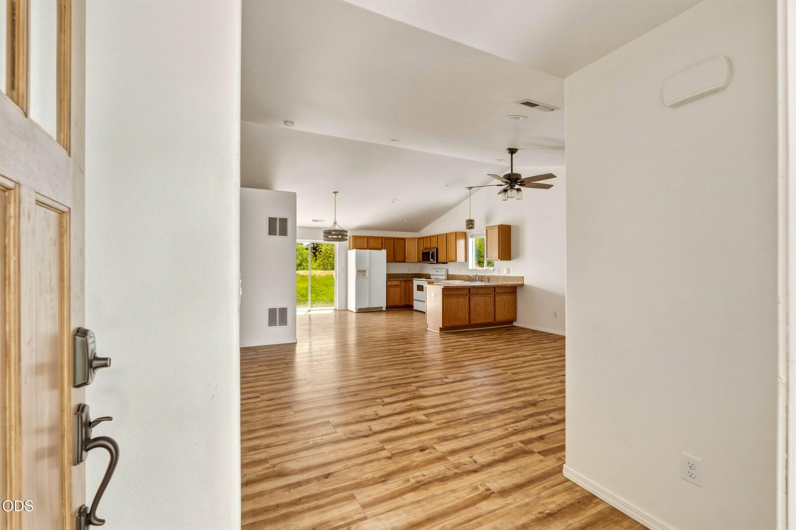 454 NE Spruce Court photo 5
