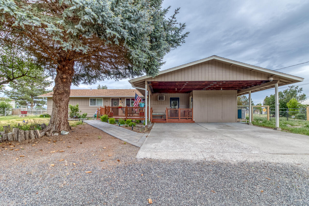 566 NW McDonald Road photo 2