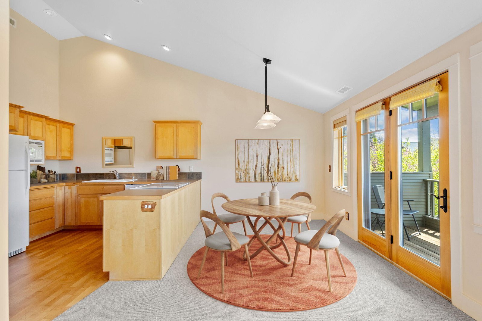566 W Jefferson Avenue photo 4