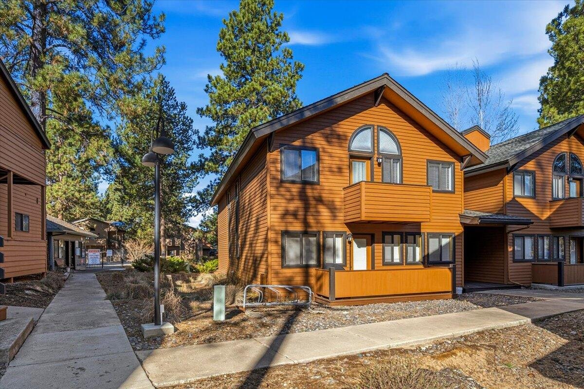 56856 Enterprise Drive, # E4 photo 3