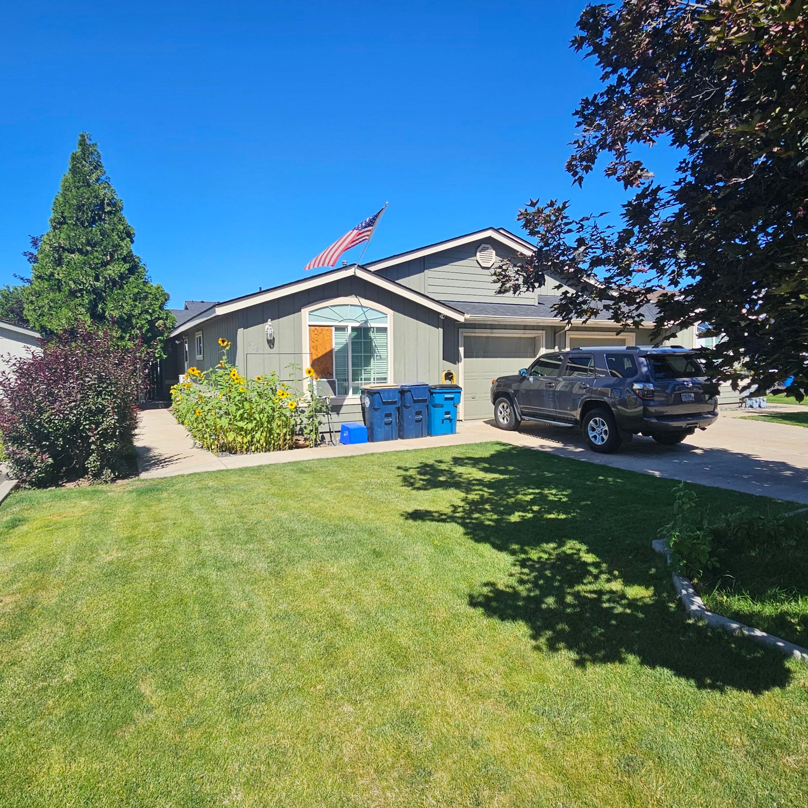 569 -571 NE Negus Loop — Redmond, OR