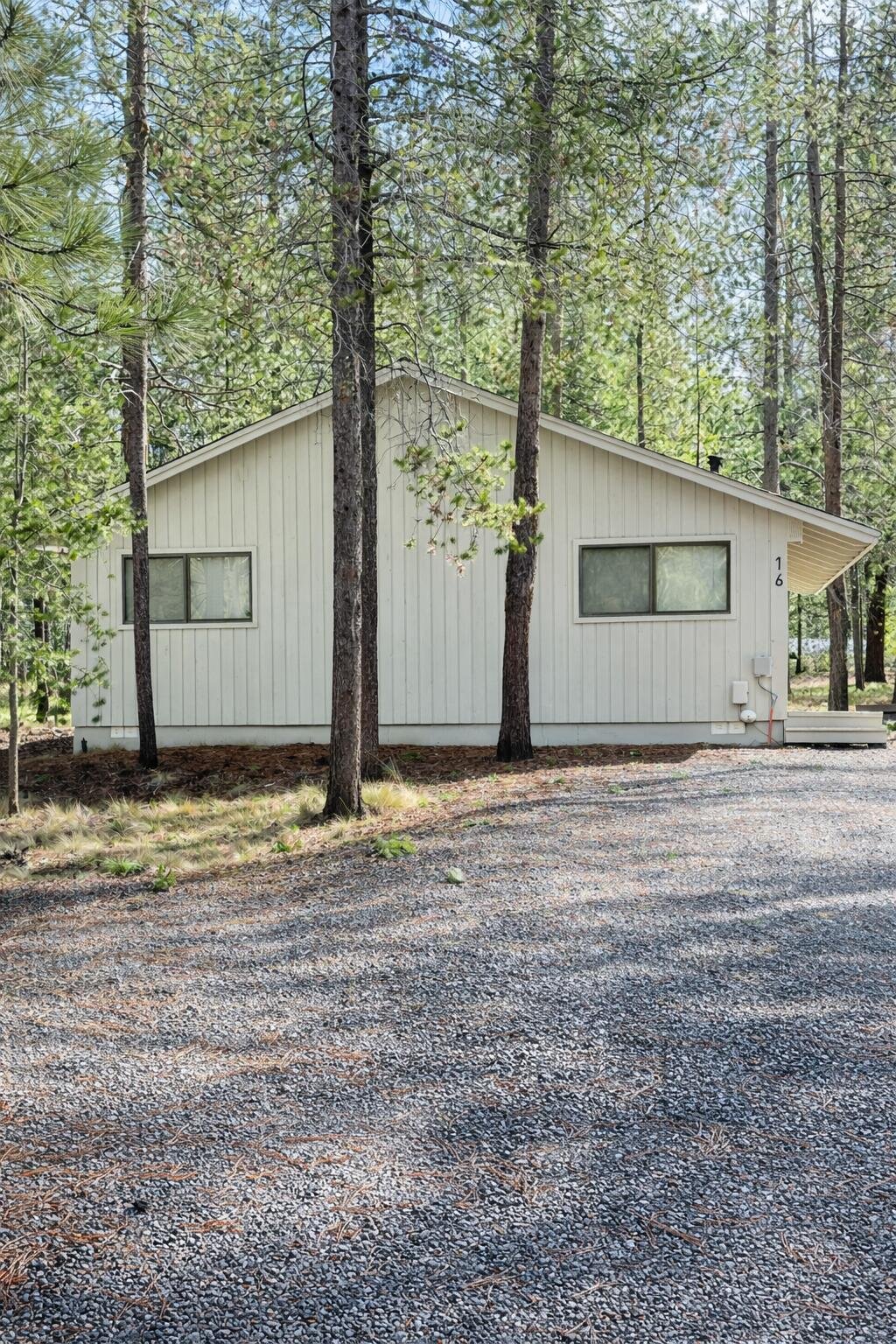 57048 Deer Lane photo 3