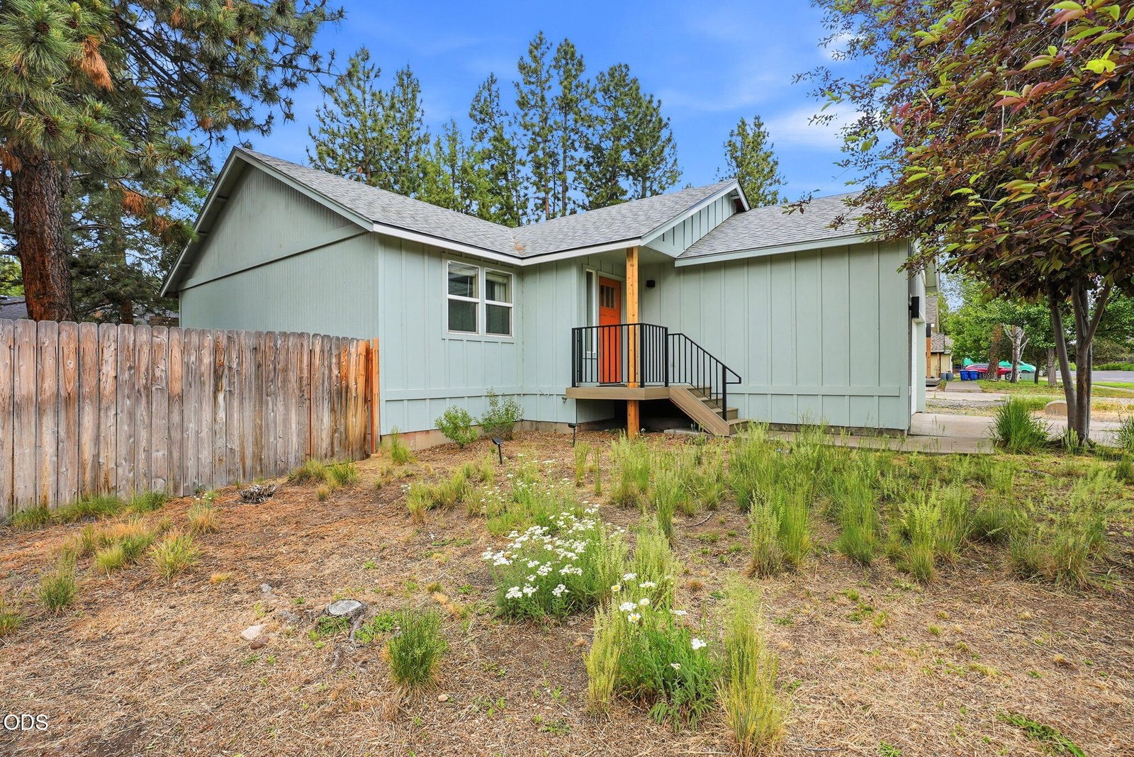 60987 Lodgepole Drive photo 2