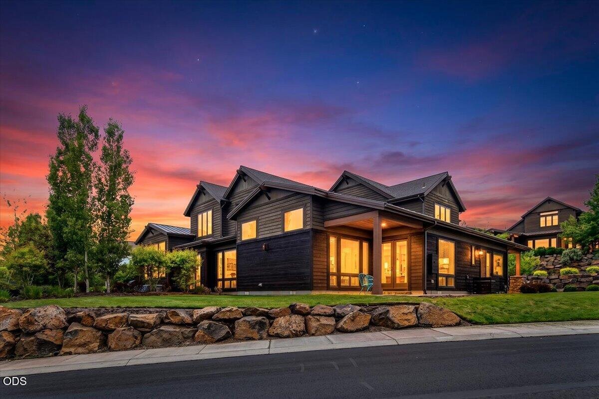 61333 Kindle Rock Loop — Bend, OR