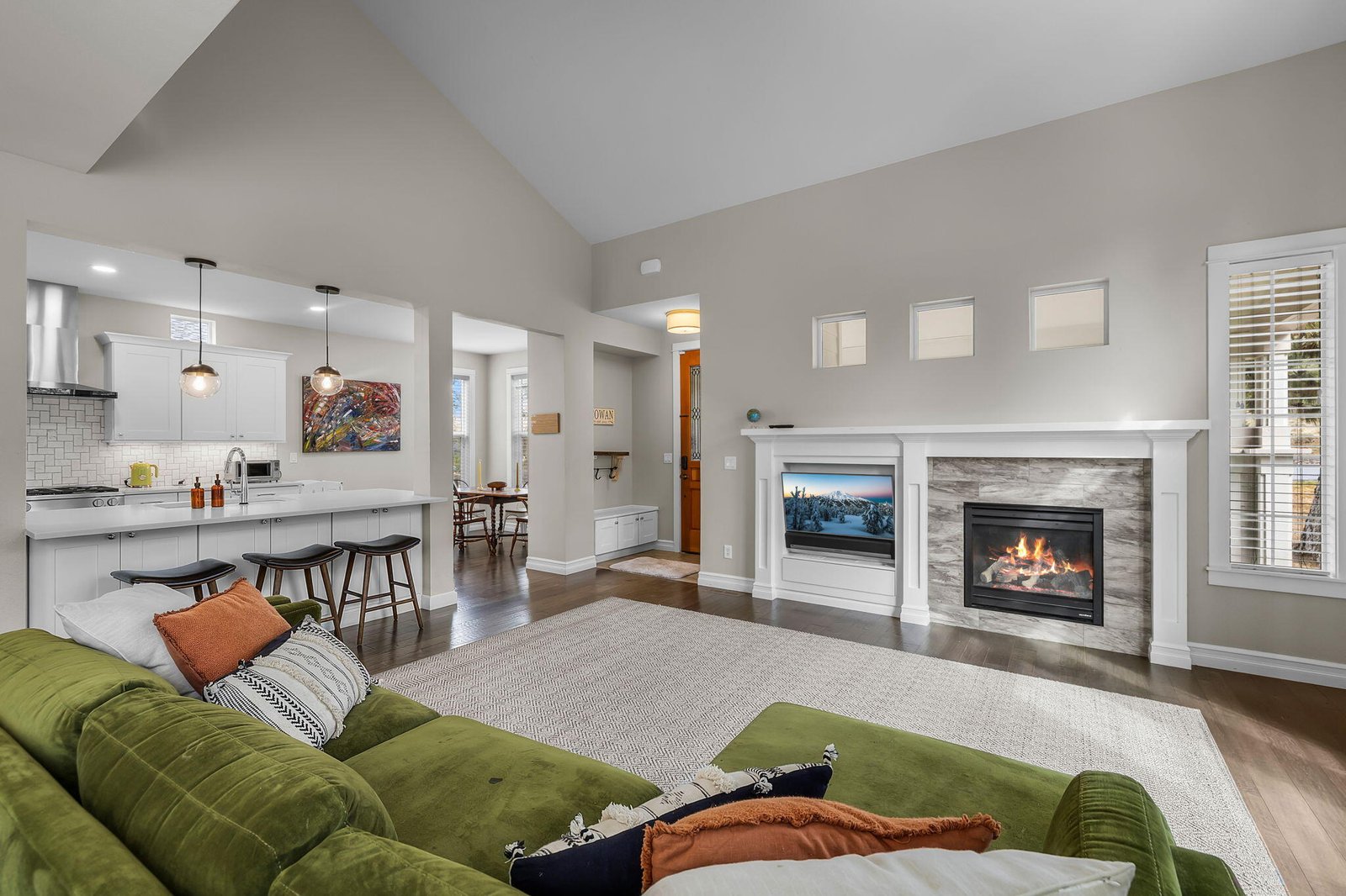 61477 Cultus Lake Court photo 5