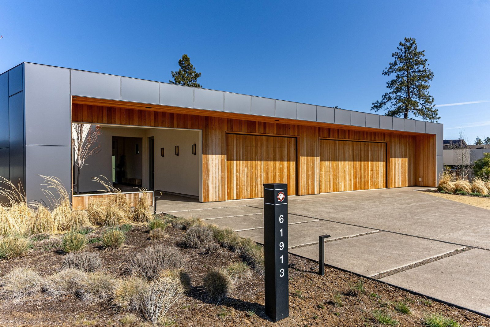 61913 Hosmer Lake Drive — Bend, OR