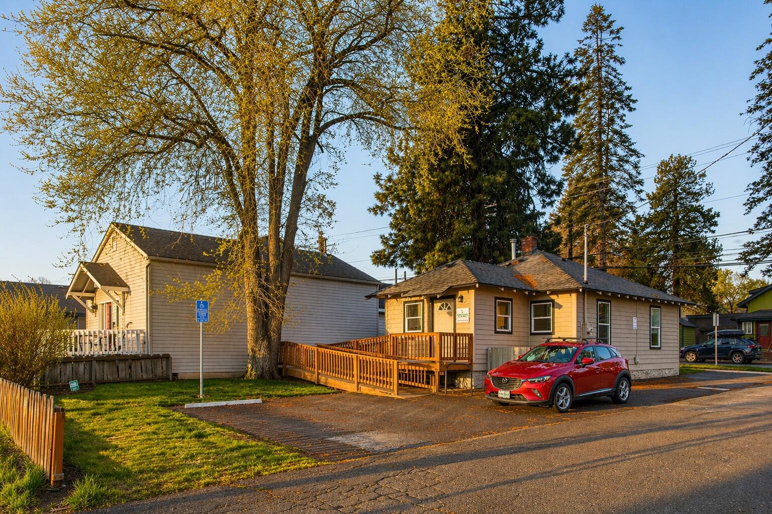 624 NW Hill Street photo 3