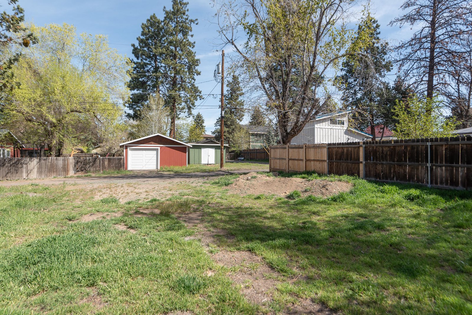 642 NE Seward Avenue photo 2