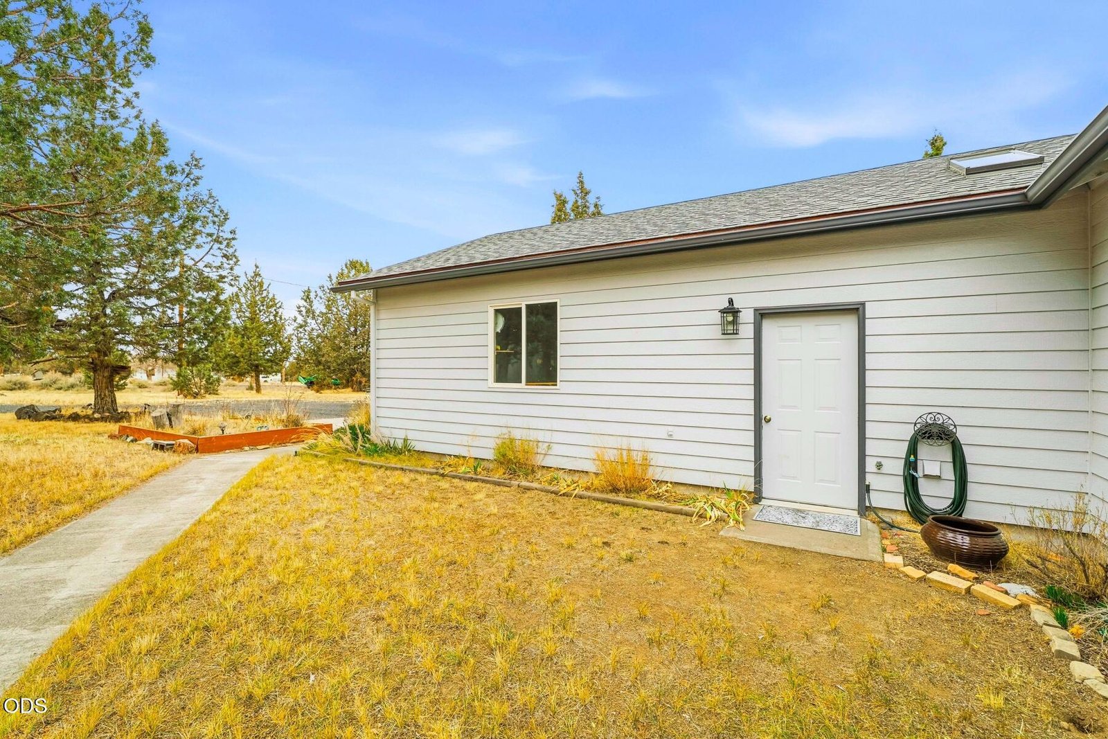 6678 SE Davis Loop photo 5