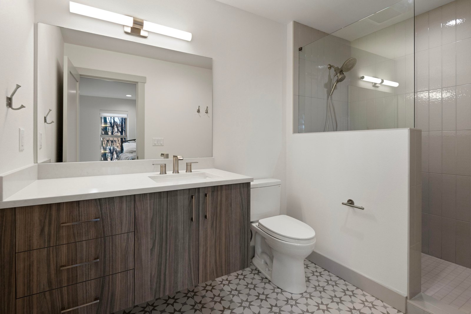 680 SW Otter Way photo 5