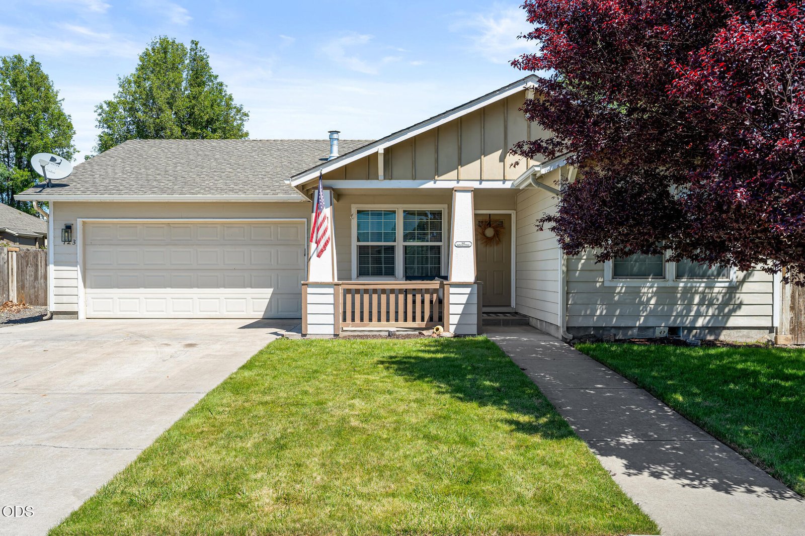 723 NE Stoneridge Loop photo 2