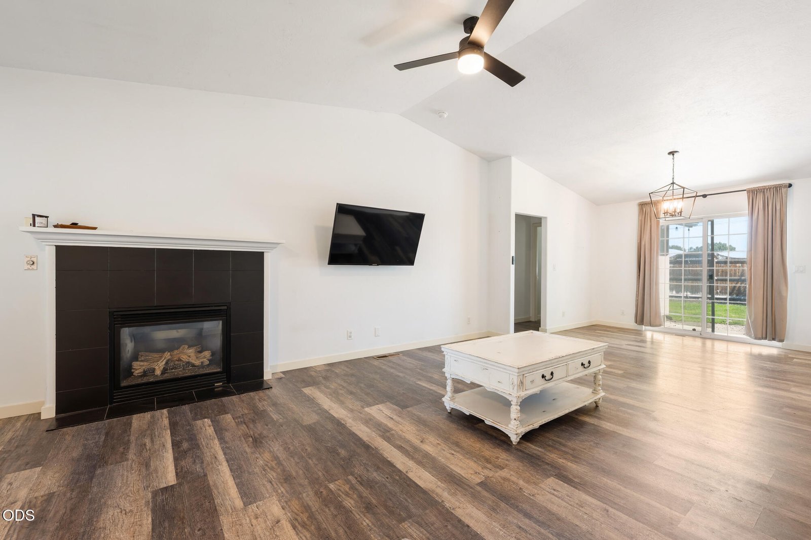 723 NE Stoneridge Loop photo 4