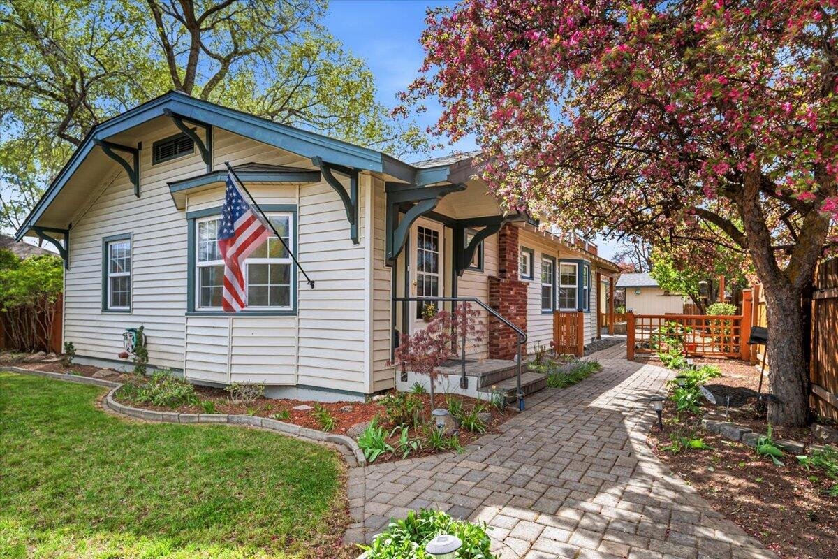 726 NW Birch Avenue — Redmond, OR