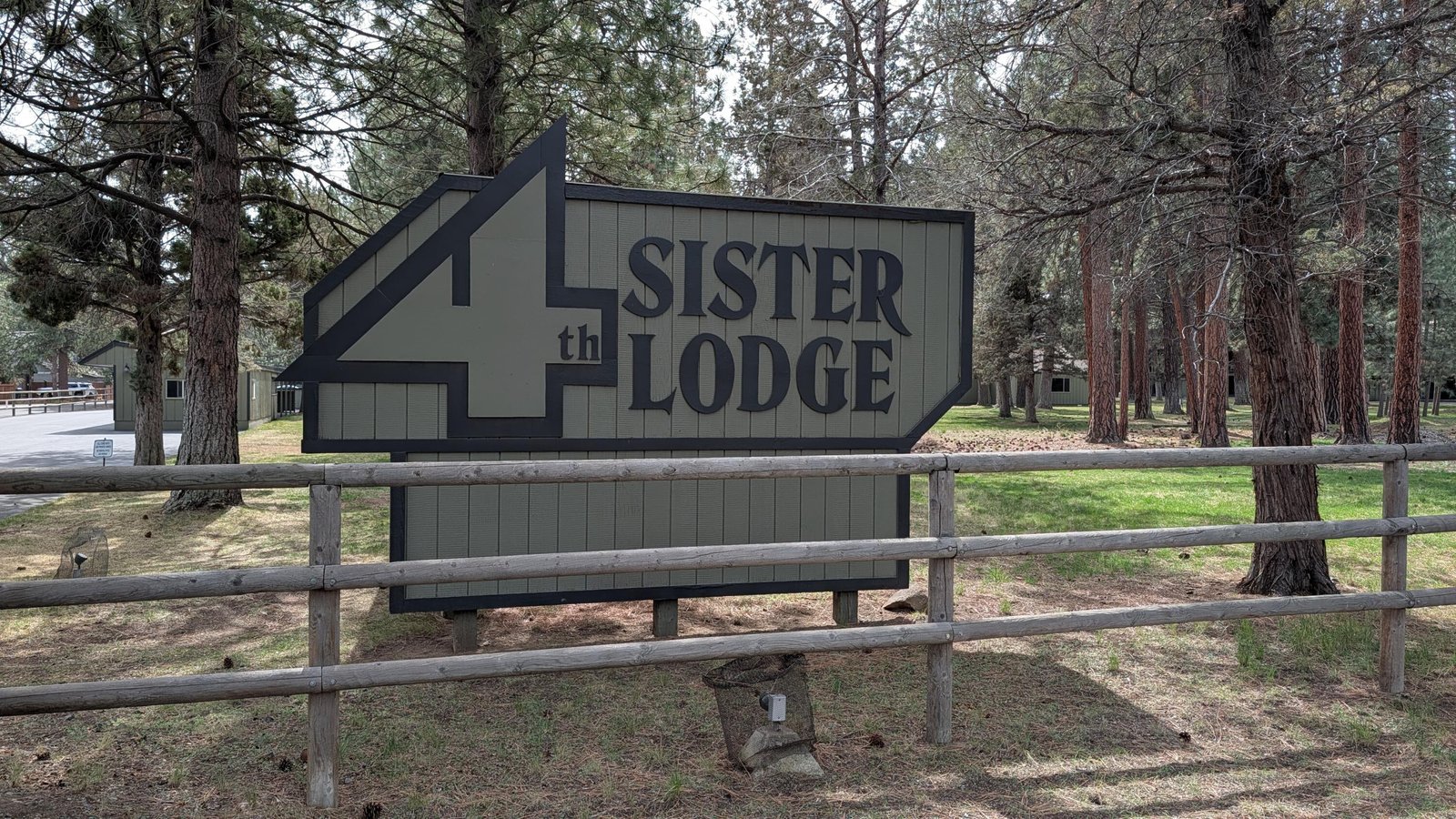 813 E Desperado Trail, UNIT 102 — Sisters, OR