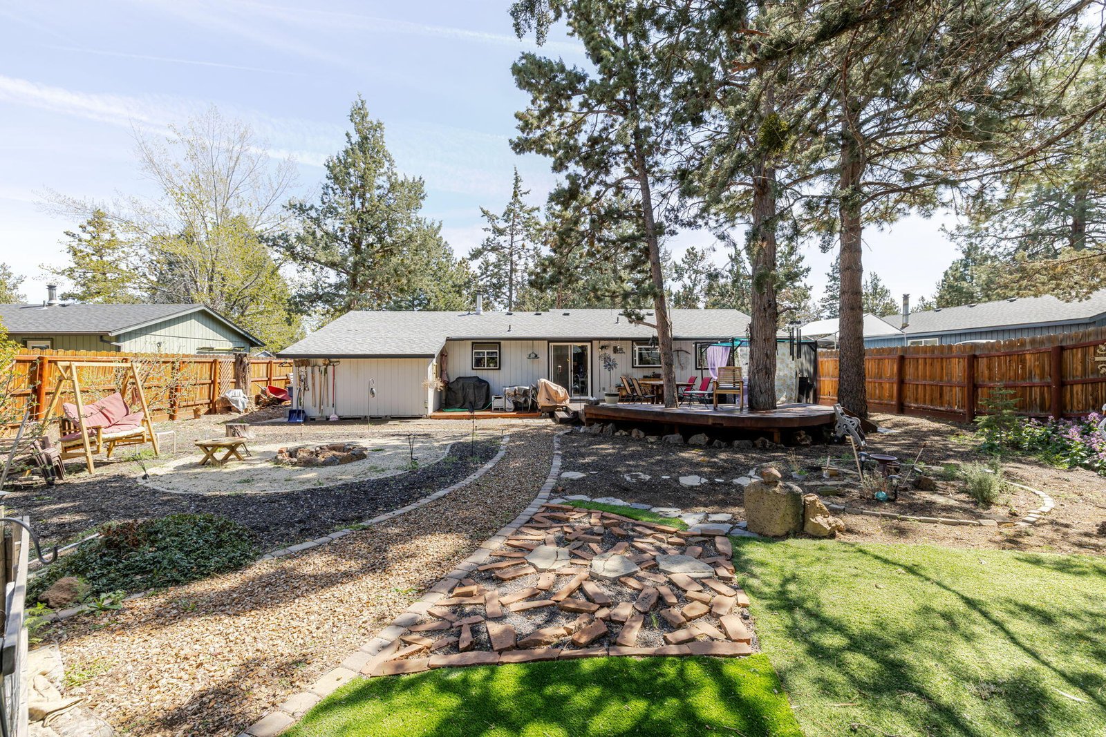 835 SE Polaris Court photo 2