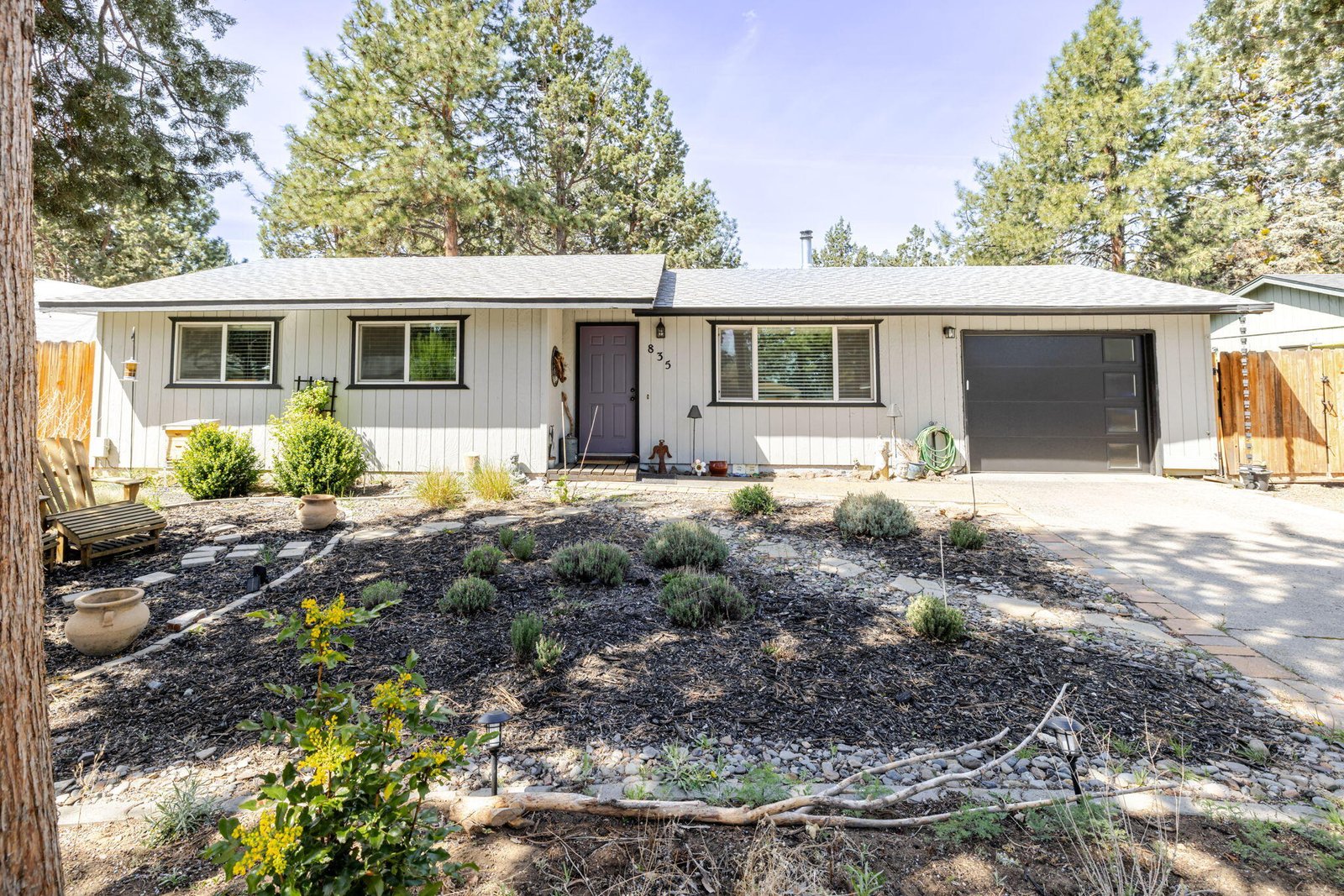 835 SE Polaris Court photo 3