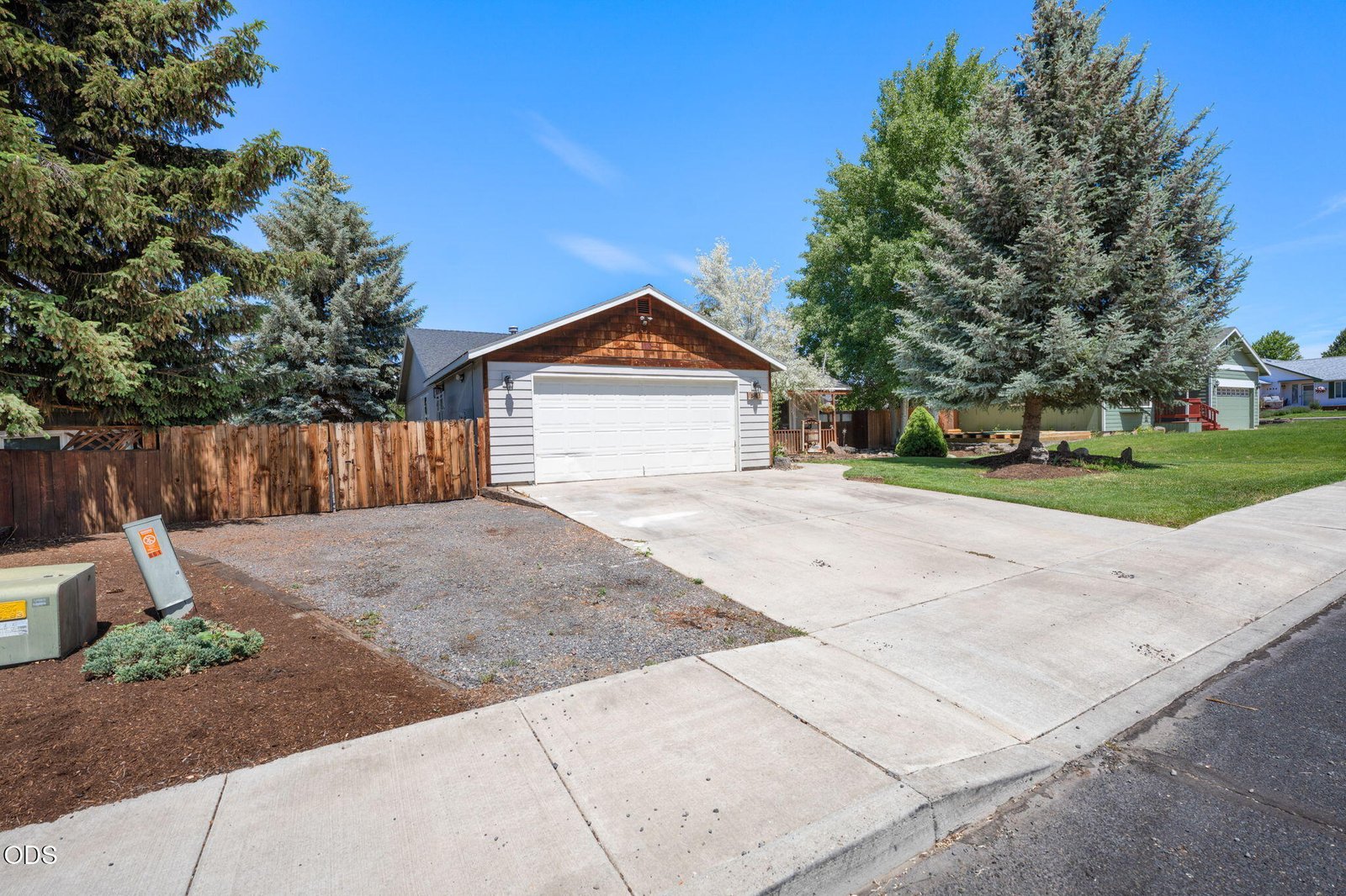 841 NW Negus Place photo 4