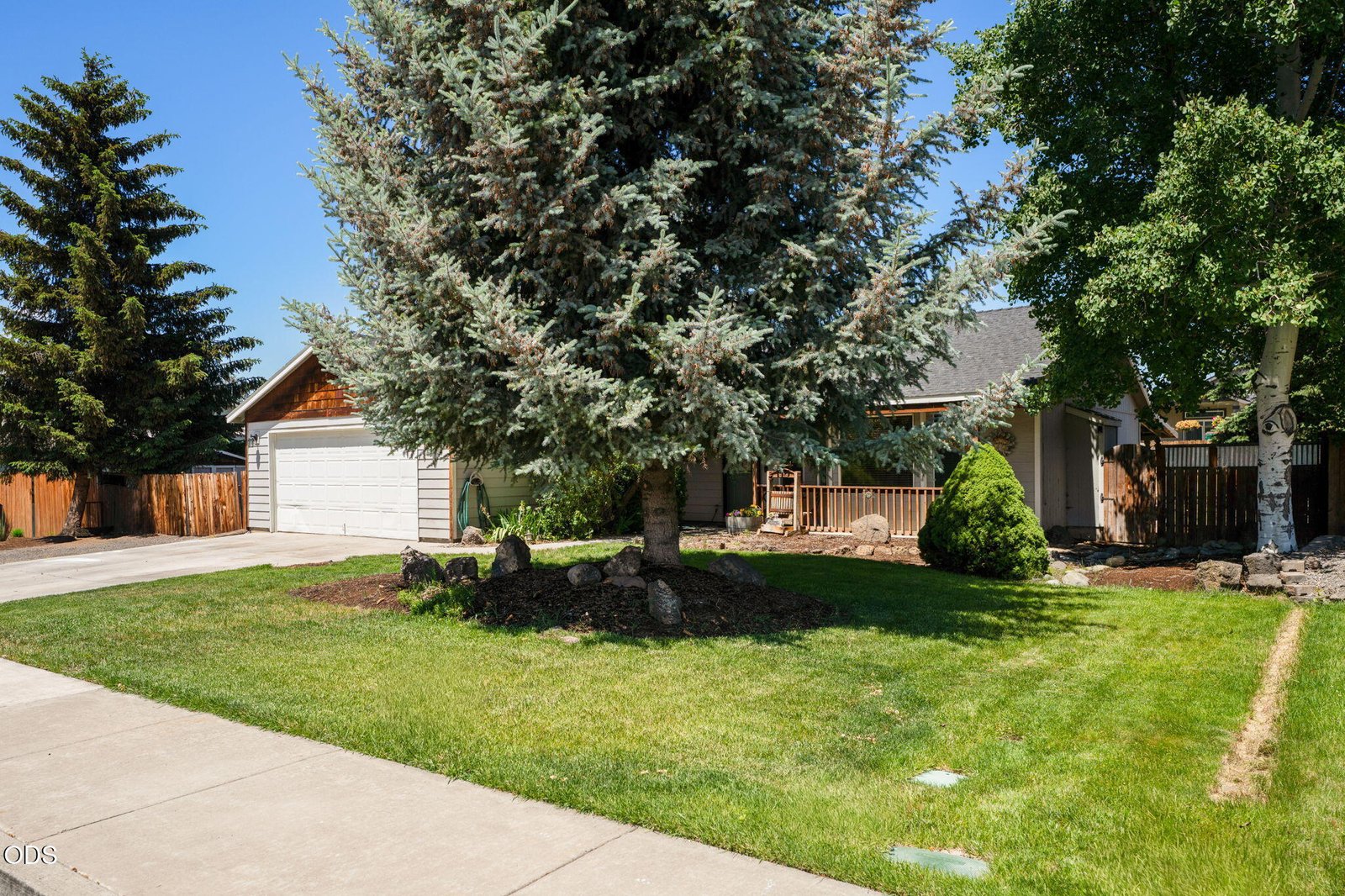 841 NW Negus Place photo 5