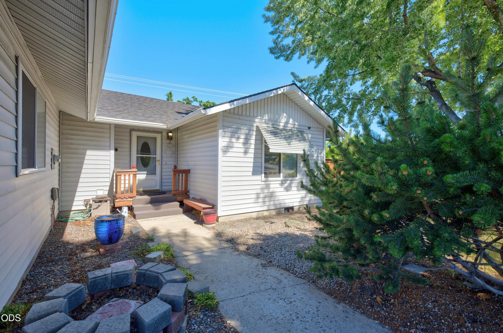 854 SW 23rd Court photo 3