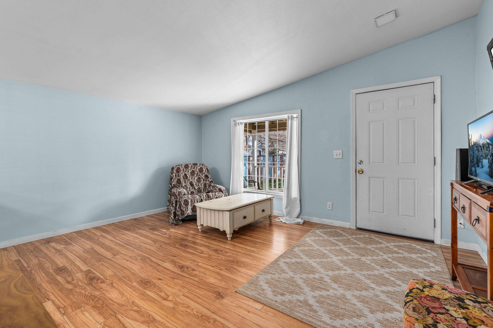 859 NW Ewen Street photo 3