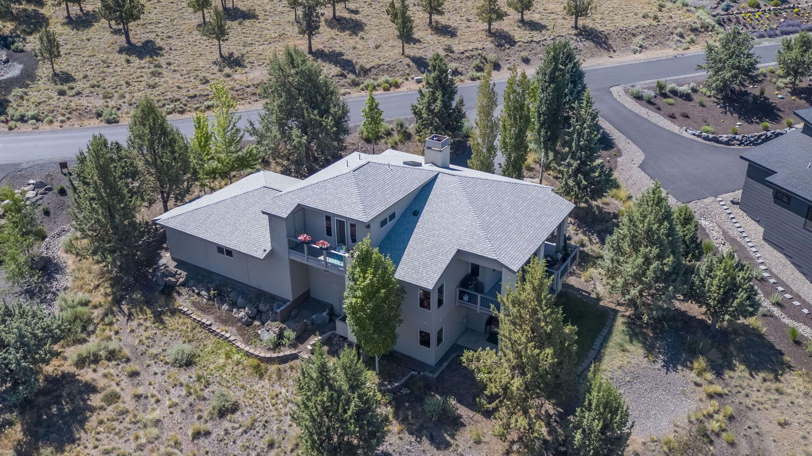 893 Highland View Loop — Redmond, OR