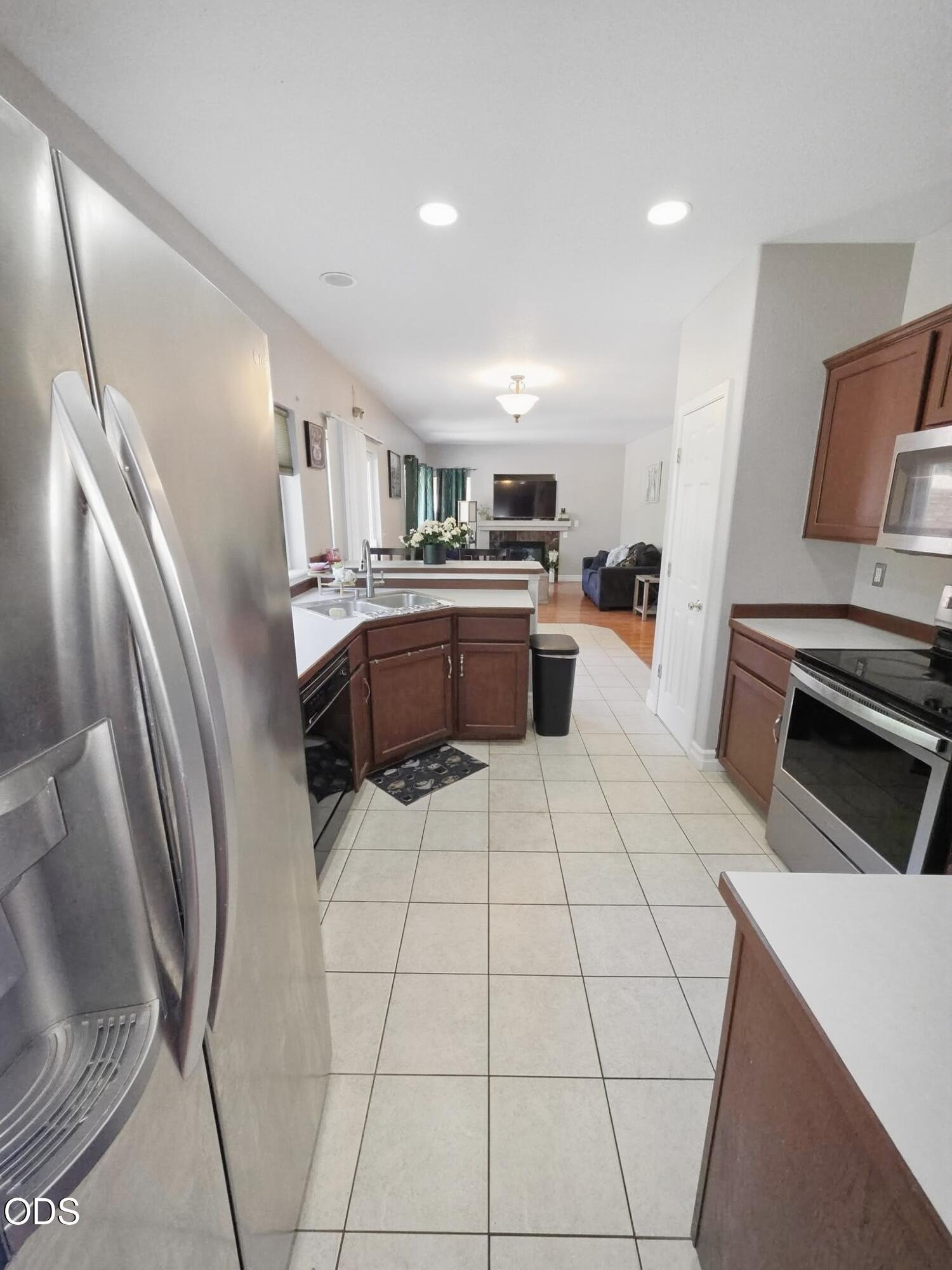 919 NW Oak Lane photo 4