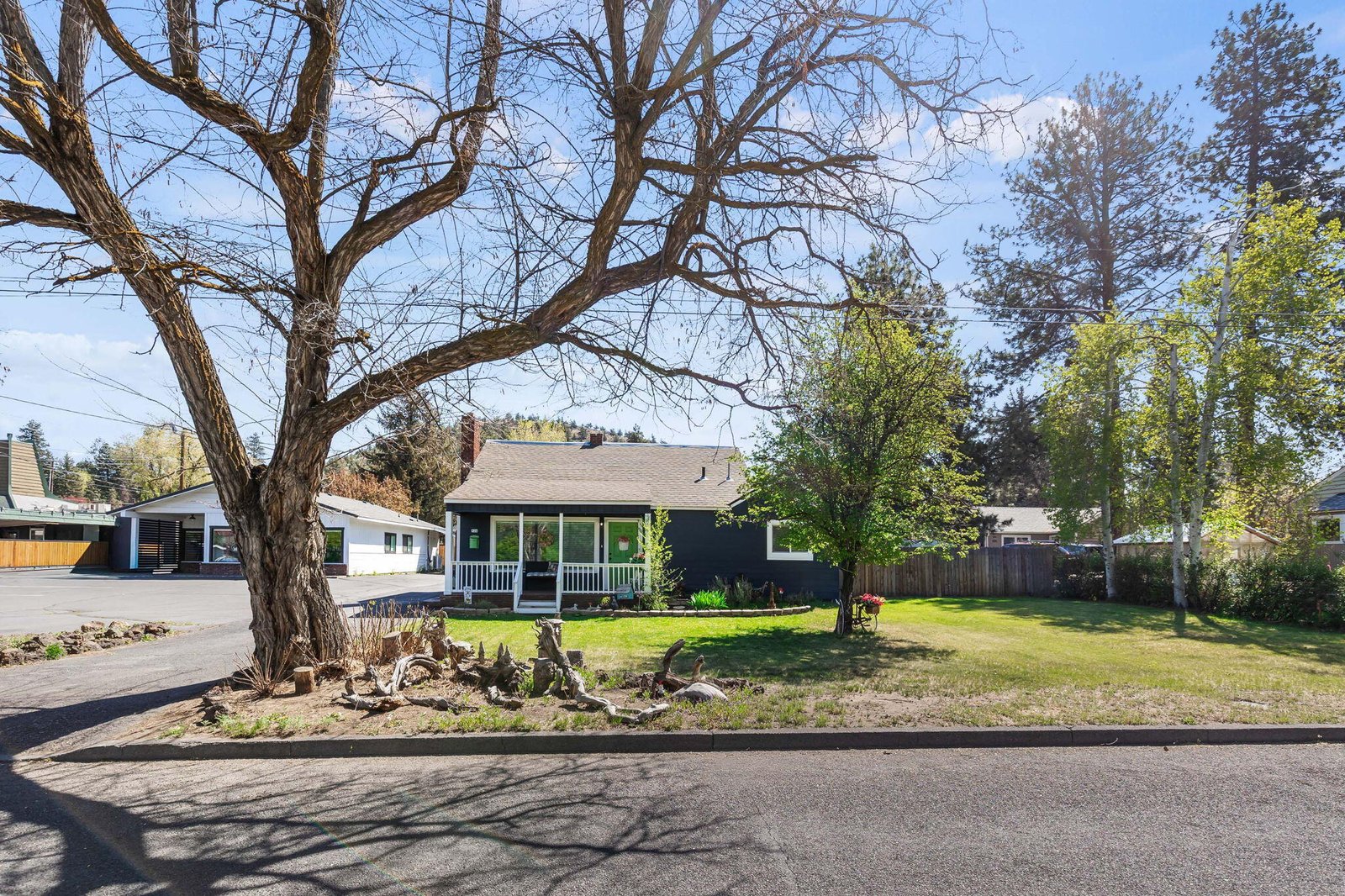 924 NE 9th Street photo 3