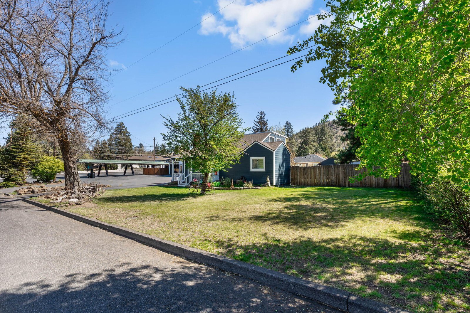 924 NE 9th Street photo 4