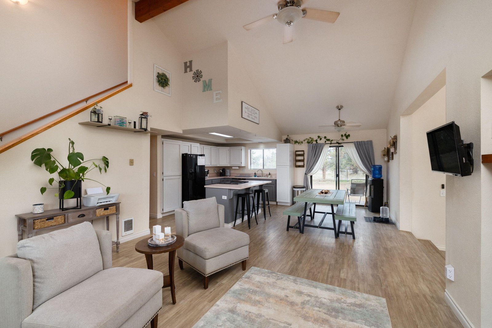 999 NE King Way photo 5